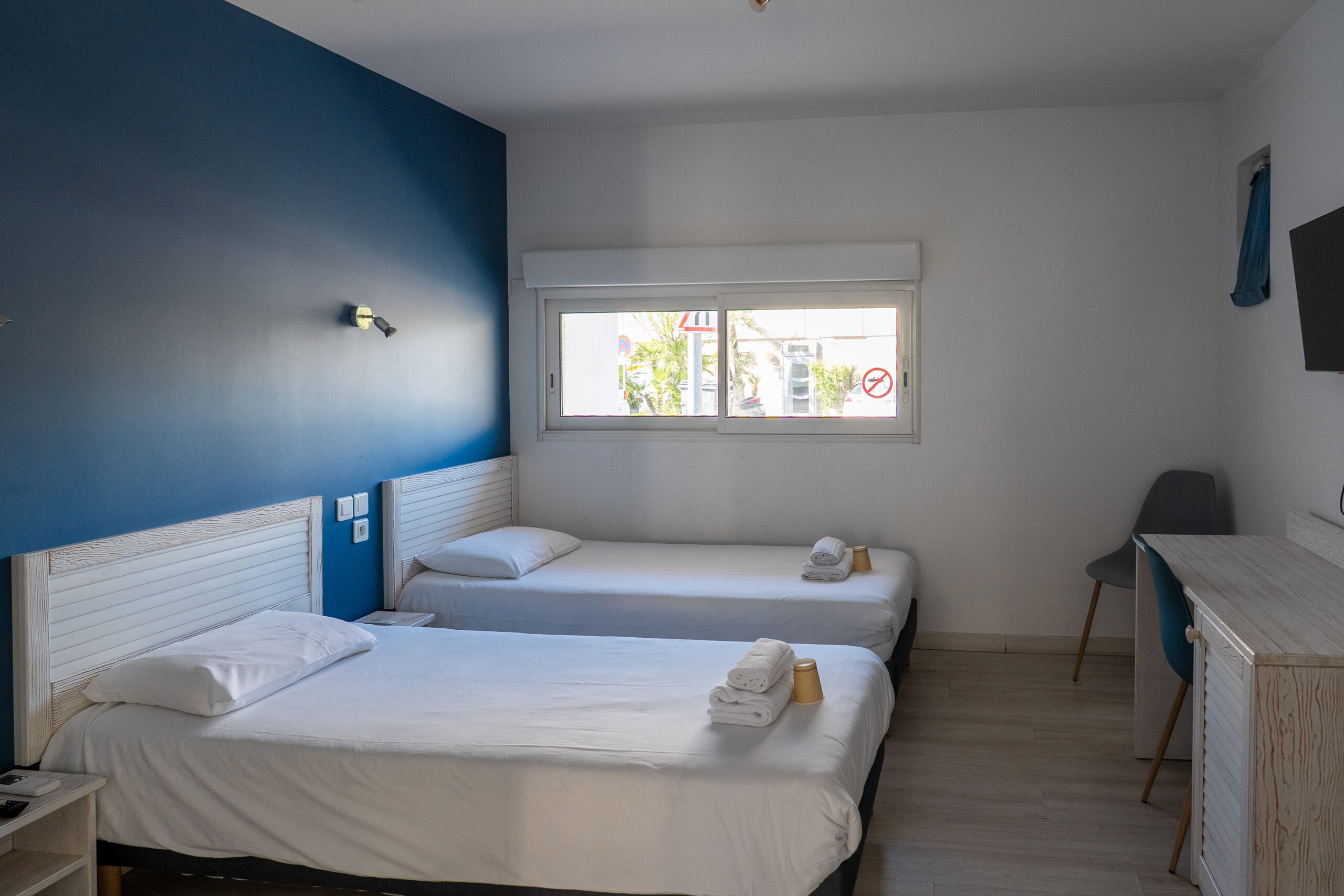 Hotel AMERIQUE - Ch FAMILIALE (Motel) #24(B)