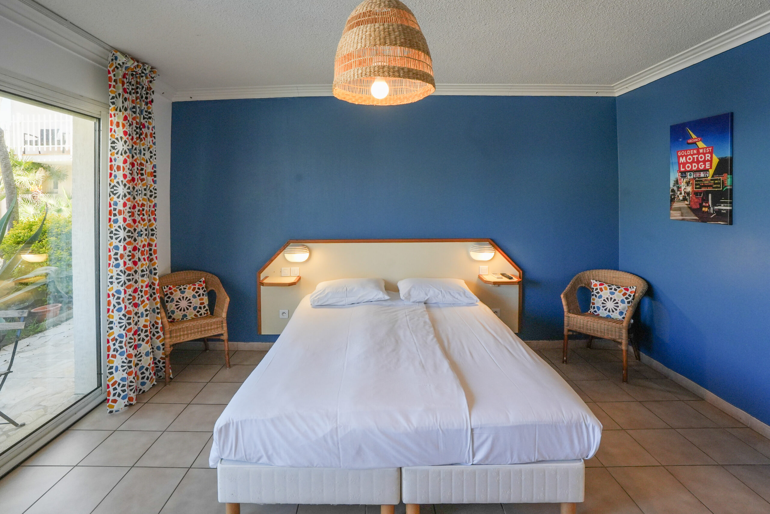 Hotel AMERIQUE - Ch SUPERIEURE CONFORT (Motel) #41(C)