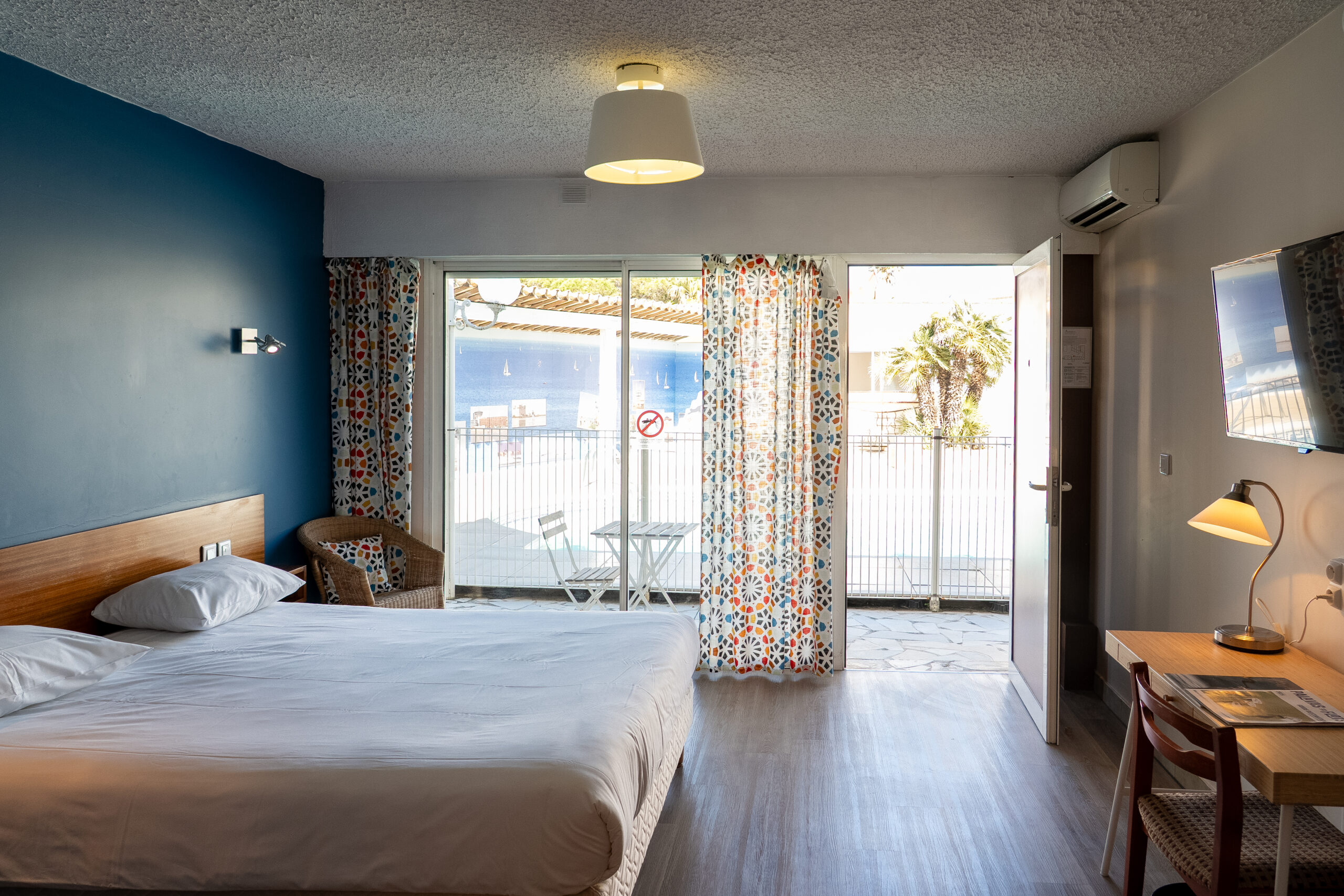 Hotel AMERIQUE - Ch SUPERIEURE (Motel) #38(C)